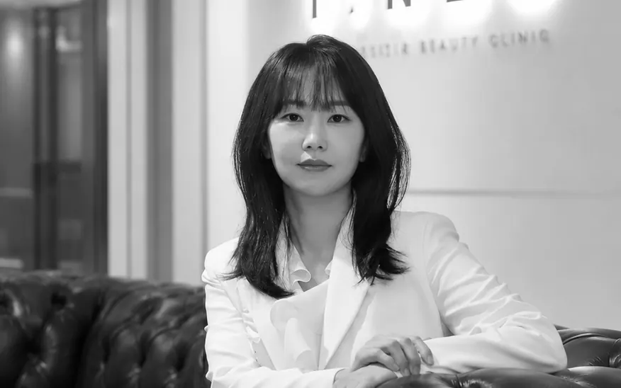 아이니의원 라운지에 앉아 있는 의료진
